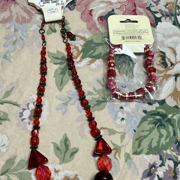 Necklace and bracelets - Picture 9 of 11